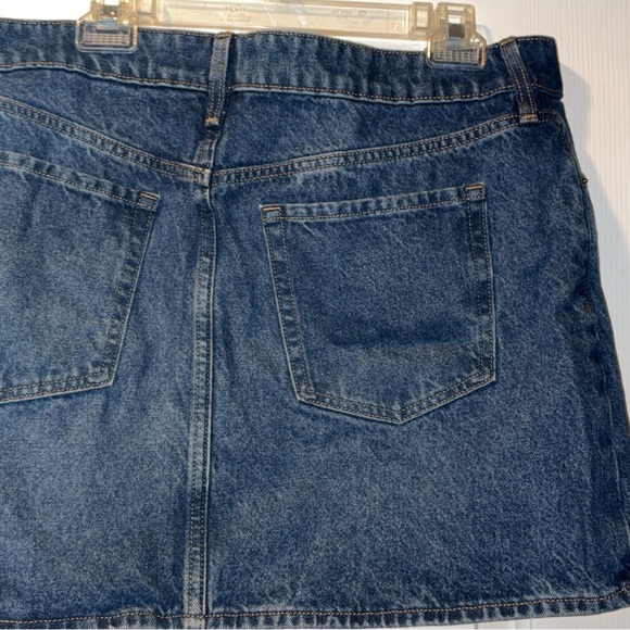 OLD NAVY Mid-Rise Jean skirt size 14 Woman’s - Picture 2 of 3